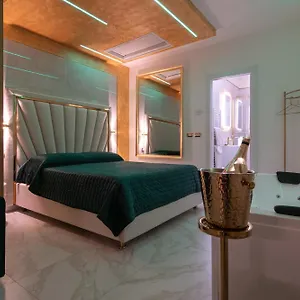 Fashion Gold With Jacuzzi & Car Garage Apartament
